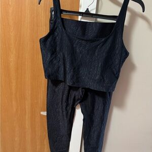 Women Bandier Black Textured Tank Top and Legging Set

Legging Size S
Bra Size M
